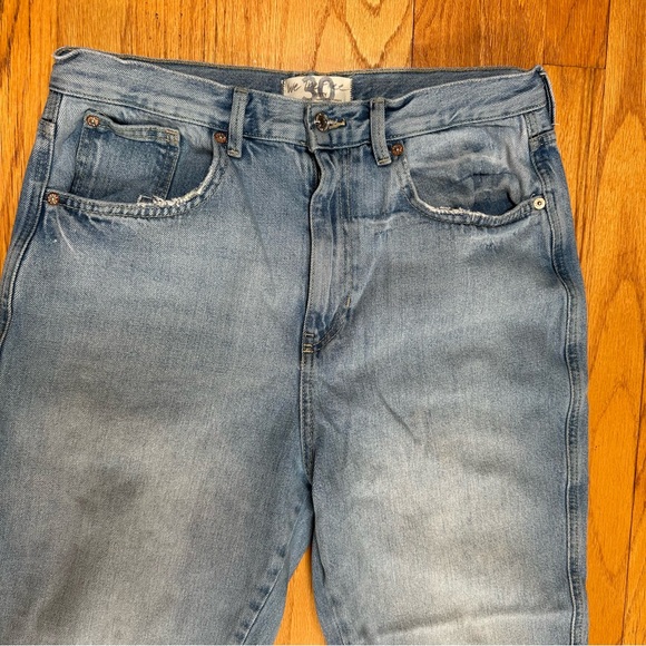 Free People We The Free High Rise Light Wash Mom Jean Waist 30 Distressed Denim - Picture 4 of 12